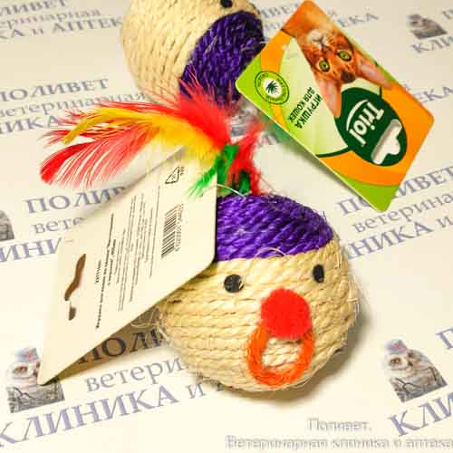 Игрушка для кошек из сизаля "Мяч-мордашка с перьями", 65мм Triol