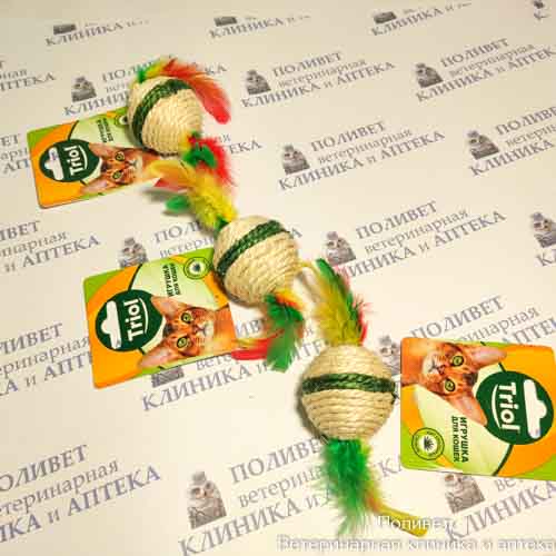 Игрушка для кошек из сизаля "Шарик с перьями", 50*90мм, Triol